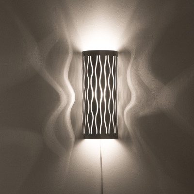 Dekorativ lampskärm i aluminium. Lätt att byta ut för variation.